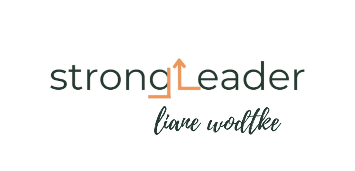 Liane Wodtke Klarheit - Unternehmensberatung und Führungskräfteentwicklung - Logo Strong Leader